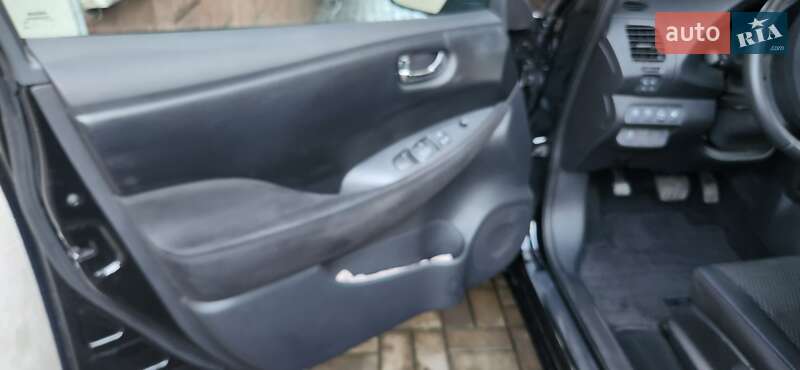 Хэтчбек Nissan Leaf 2014 в Львове