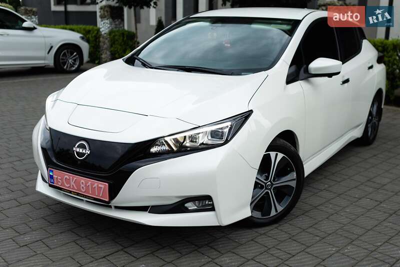 Хэтчбек Nissan Leaf 2020 в 