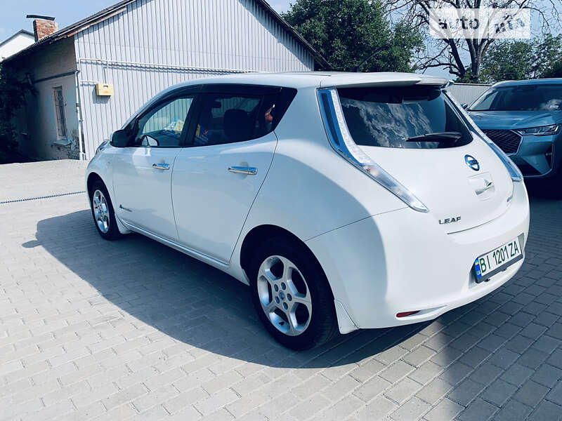 Хэтчбек Nissan Leaf 2013 в Полтаве