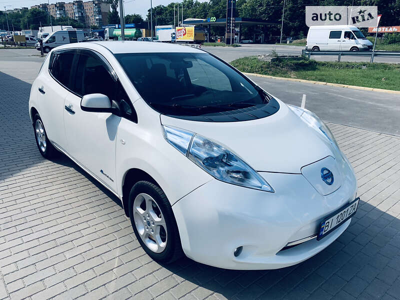 Хэтчбек Nissan Leaf 2013 в Полтаве