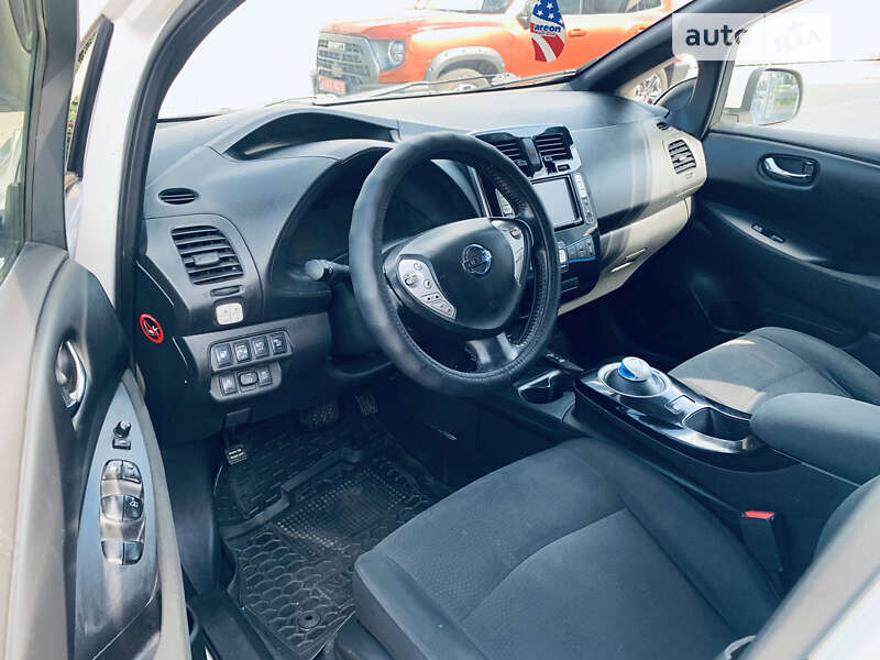 Хэтчбек Nissan Leaf 2013 в Полтаве