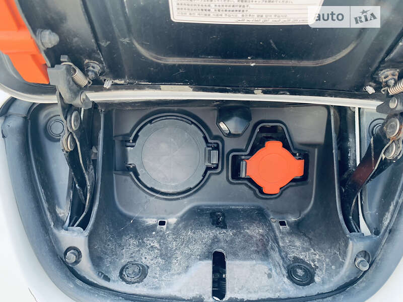 Хэтчбек Nissan Leaf 2013 в Полтаве