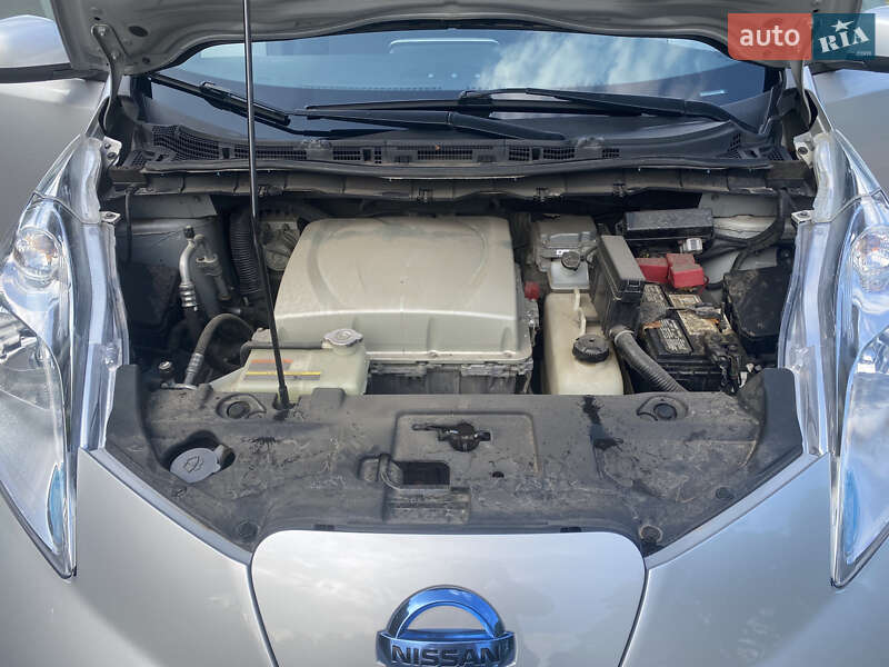 Хэтчбек Nissan Leaf 2017 в Миргороде