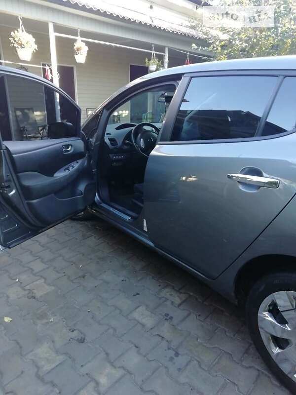 Хэтчбек Nissan Leaf 2015 в Сумах