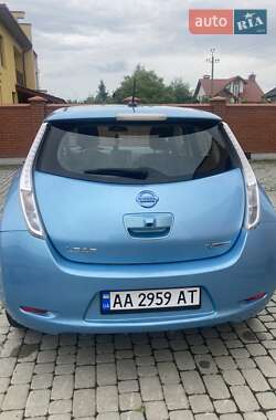 Хэтчбек Nissan Leaf 2015 в Львове