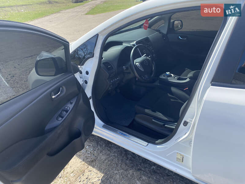 Хэтчбек Nissan Leaf 2015 в Березовке