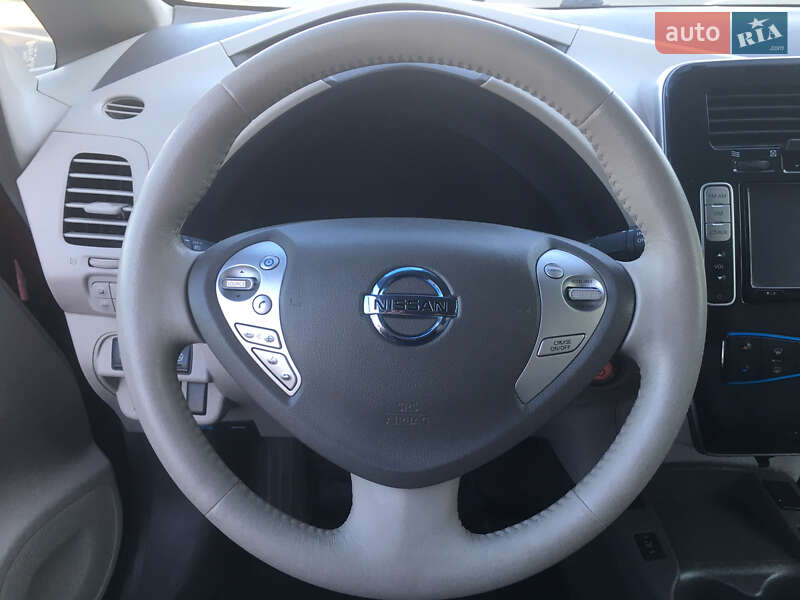 Хэтчбек Nissan Leaf 2013 в Киеве