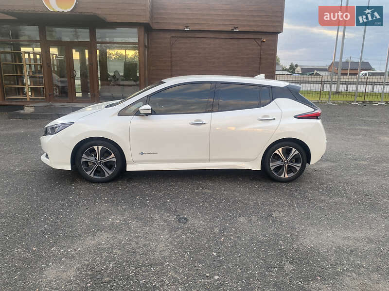 Хэтчбек Nissan Leaf 2018 в Киеве