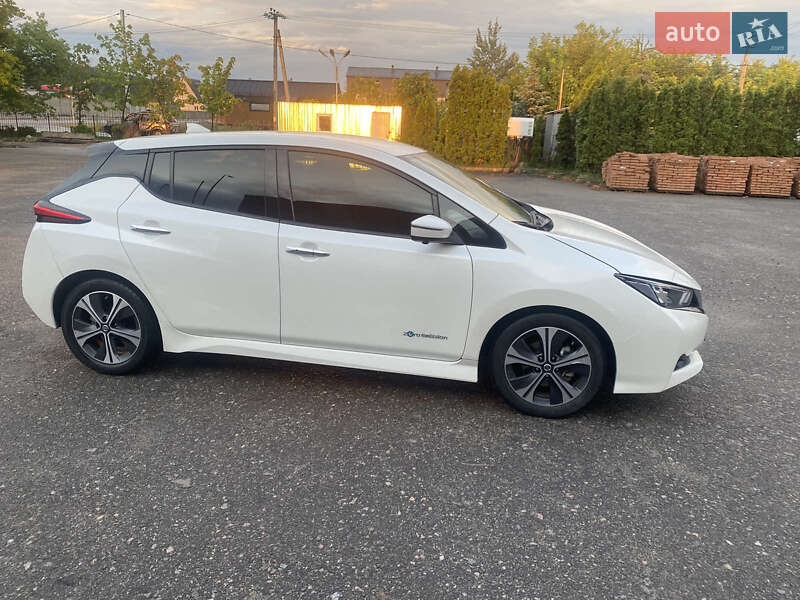 Хэтчбек Nissan Leaf 2018 в Киеве