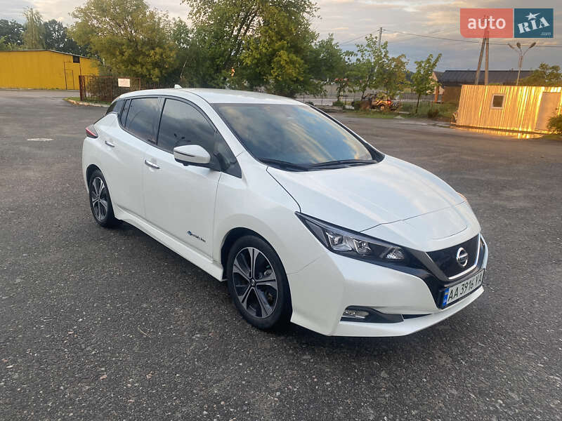 Хэтчбек Nissan Leaf 2018 в Киеве