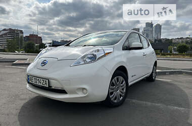 Хетчбек Nissan Leaf 2013 в Дніпрі