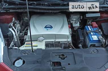 Хэтчбек Nissan Leaf 2015 в 