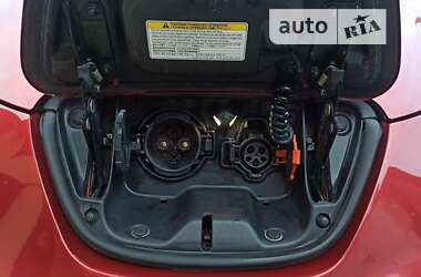 Хэтчбек Nissan Leaf 2015 в 