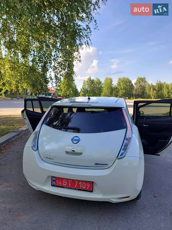 Хетчбек Nissan Leaf 2013 в Житомирі