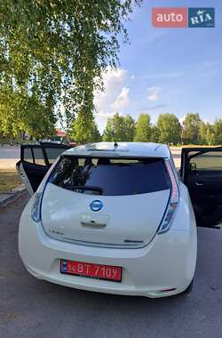 Хетчбек Nissan Leaf 2014 в 