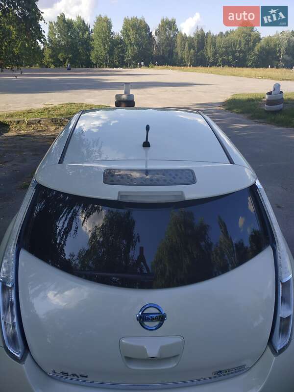 Хетчбек Nissan Leaf 2013 в Житомирі