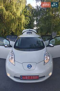 Хетчбек Nissan Leaf 2014 в 
