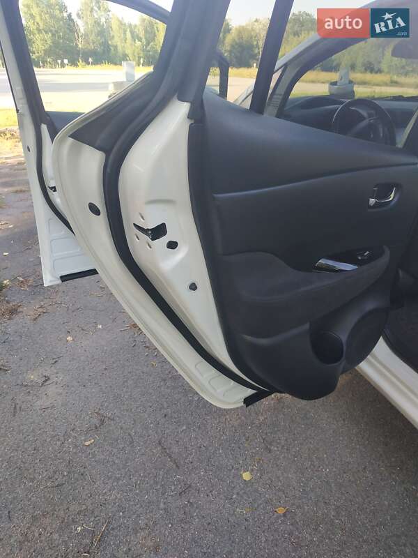 Хетчбек Nissan Leaf 2013 в Житомирі