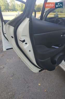Хетчбек Nissan Leaf 2014 в 