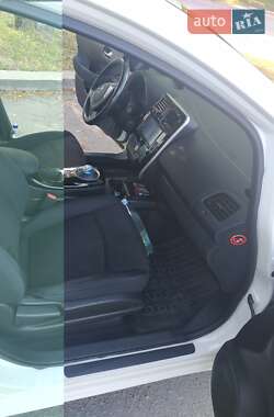 Хетчбек Nissan Leaf 2014 в 