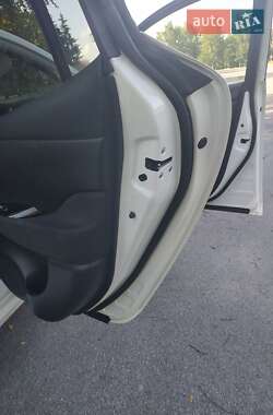 Хетчбек Nissan Leaf 2014 в 