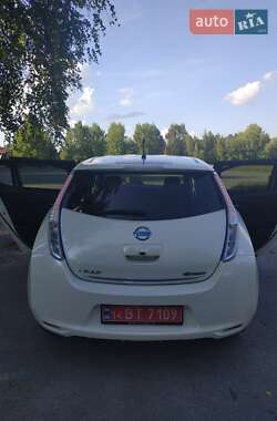 Хетчбек Nissan Leaf 2014 в 