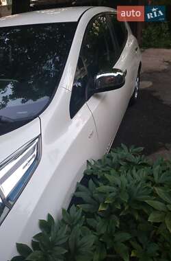 Хетчбек Nissan Leaf 2014 в 