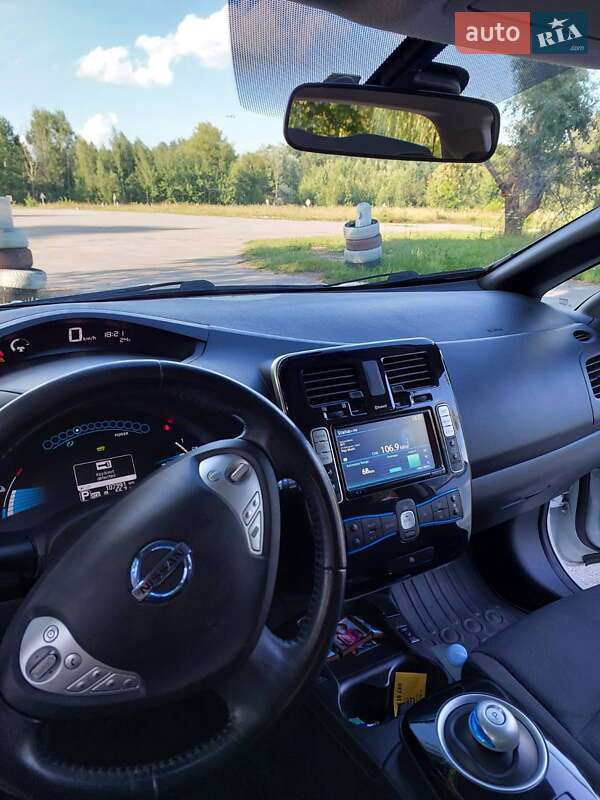 Хетчбек Nissan Leaf 2013 в Житомирі