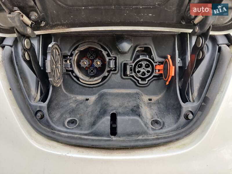 Хэтчбек Nissan Leaf 2013 в Одессе фото 6 Хэтчбек Nissan Leaf 2013 в Одессе