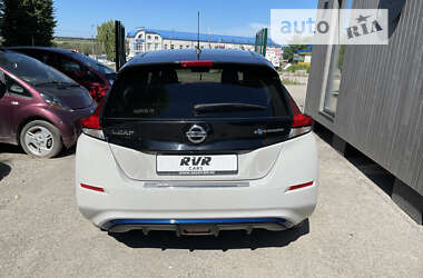 Хэтчбек Nissan Leaf 2018 в 