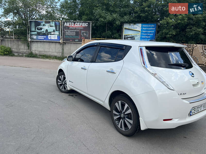 Хэтчбек Nissan Leaf 2015 в Чернигове