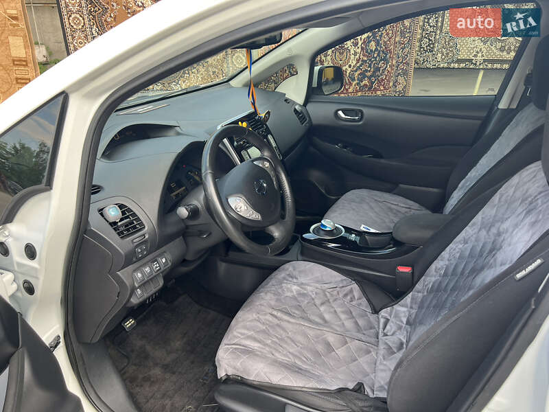 Хэтчбек Nissan Leaf 2015 в Чернигове