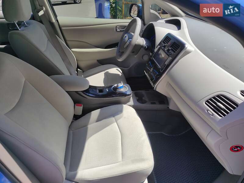 Хэтчбек Nissan Leaf 2011 в Коломые
