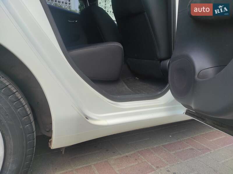 Хэтчбек Nissan Leaf 2013 в Тернополе