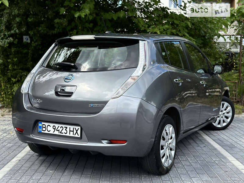 Хэтчбек Nissan Leaf 2015 в Львове