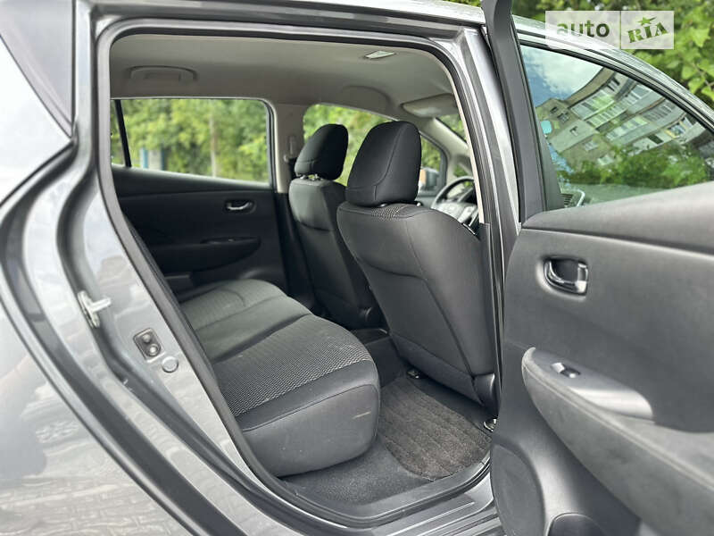 Хэтчбек Nissan Leaf 2015 в Львове