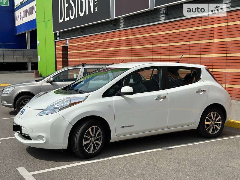 Хетчбек Nissan Leaf 2013 в Києві