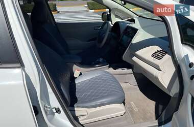 Хэтчбек Nissan Leaf 2014 в 