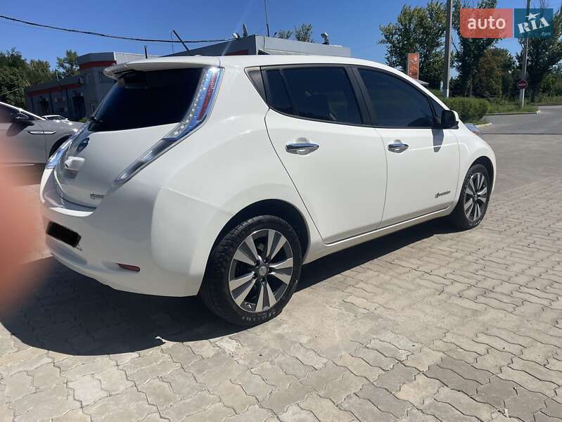 Хэтчбек Nissan Leaf 2015 в Каменском