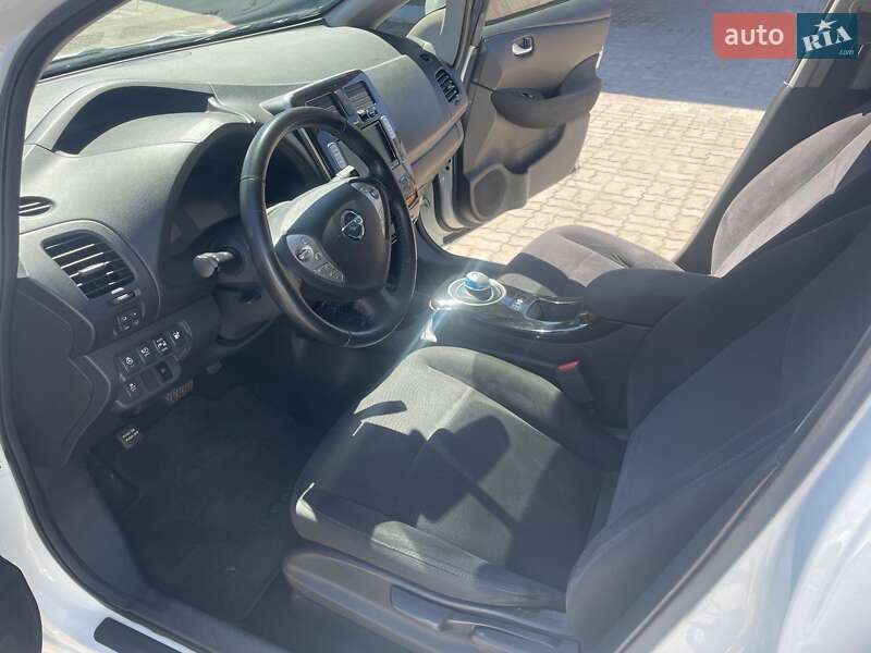 Хэтчбек Nissan Leaf 2015 в Каменском