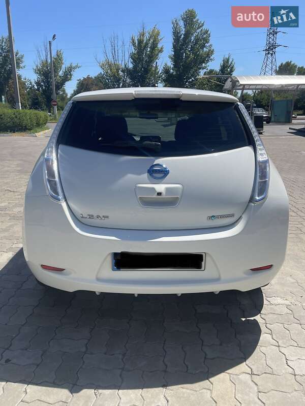 Хэтчбек Nissan Leaf 2015 в Каменском
