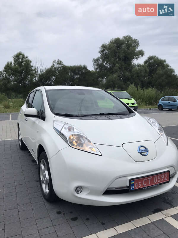 Хетчбек Nissan Leaf 2017 в 