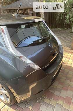 Хетчбек Nissan Leaf 2013 в 