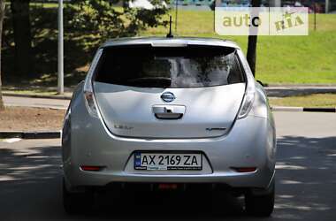Хэтчбек Nissan Leaf 2015 в 