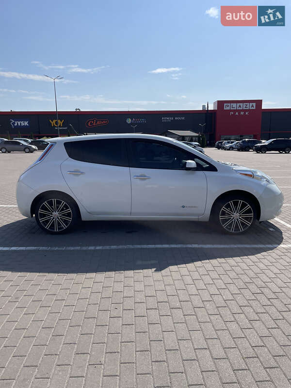 Хэтчбек Nissan Leaf 2013 в Виннице