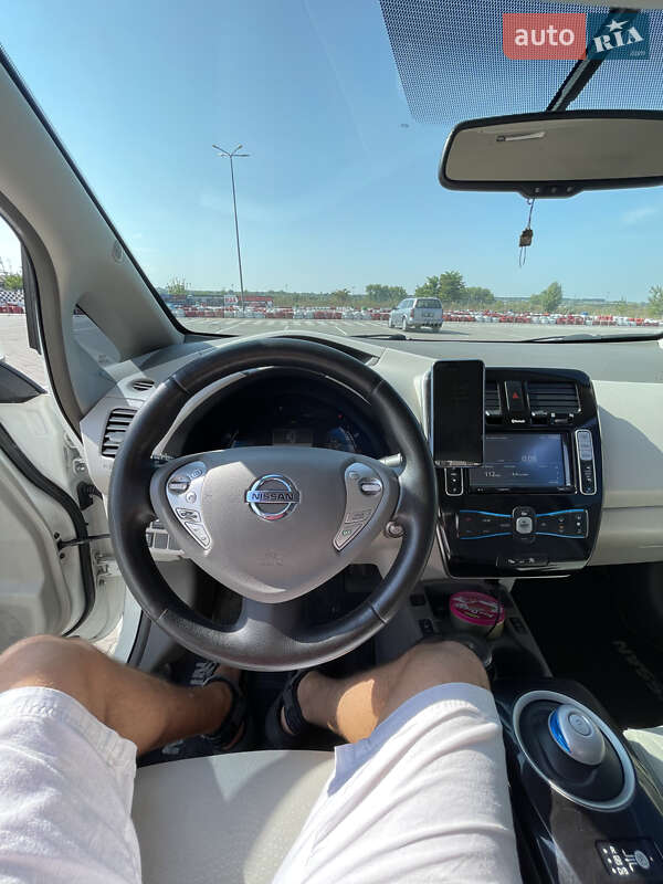 Хэтчбек Nissan Leaf 2013 в Виннице