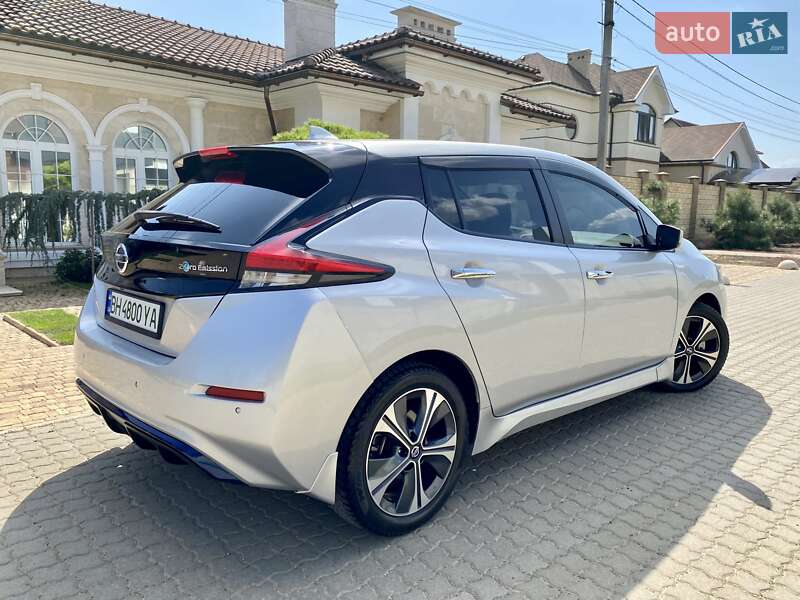 Хэтчбек Nissan Leaf 2019 в Черноморске
