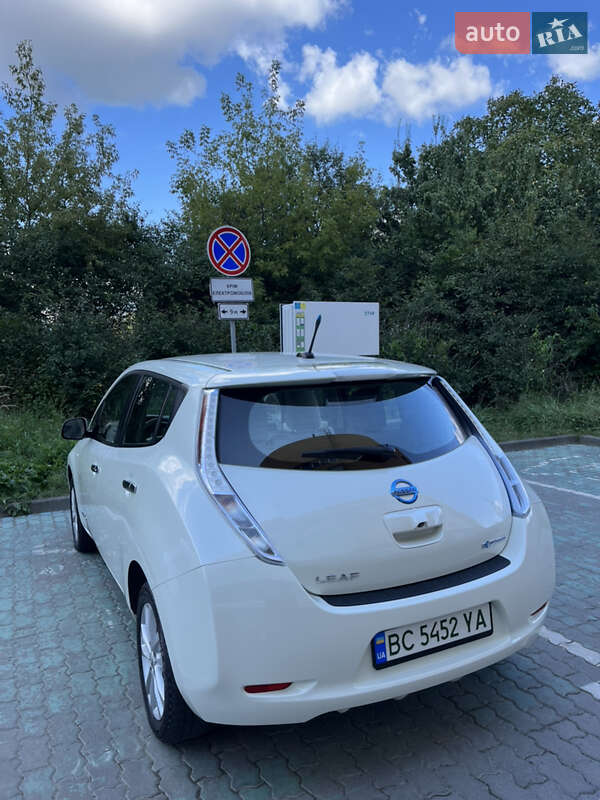 Хэтчбек Nissan Leaf 2012 в Львове