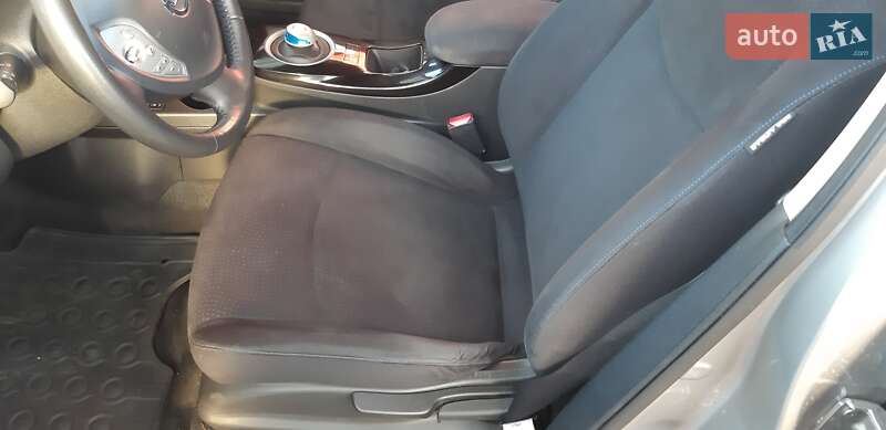 Хетчбек Nissan Leaf 2015 в Луцьку