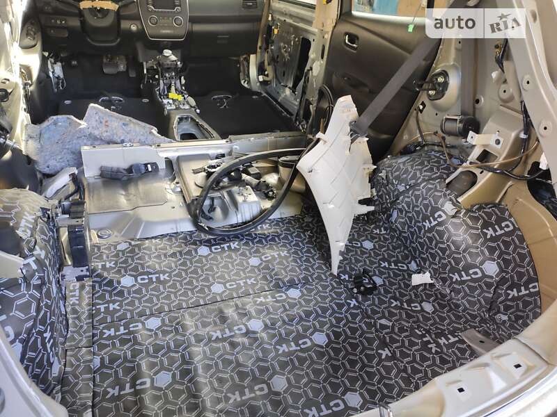 Хэтчбек Nissan Leaf 2016 в Виннице